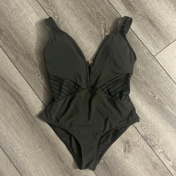 Jets one piece swimsuit - Picture 2 of 8